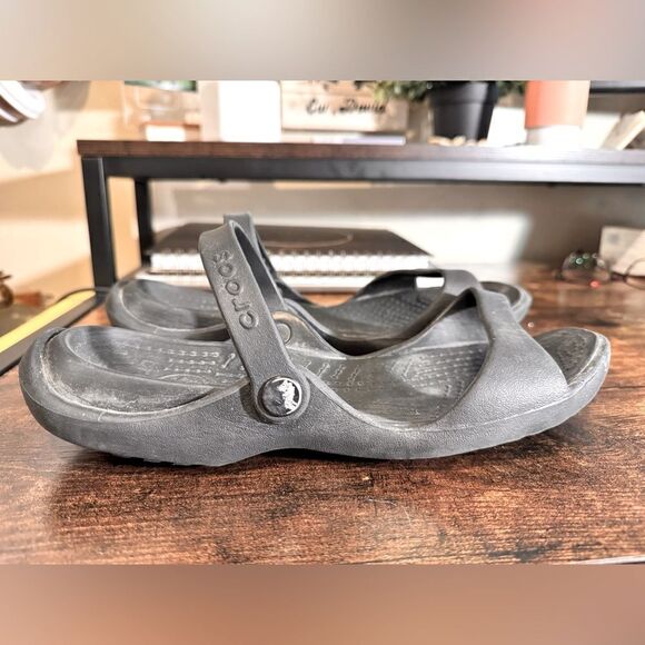 Crocs Black flip flops size 11 - Picture 1 of 8